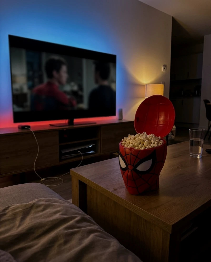 Spider-Man Eimer im Regal eines Sammlers